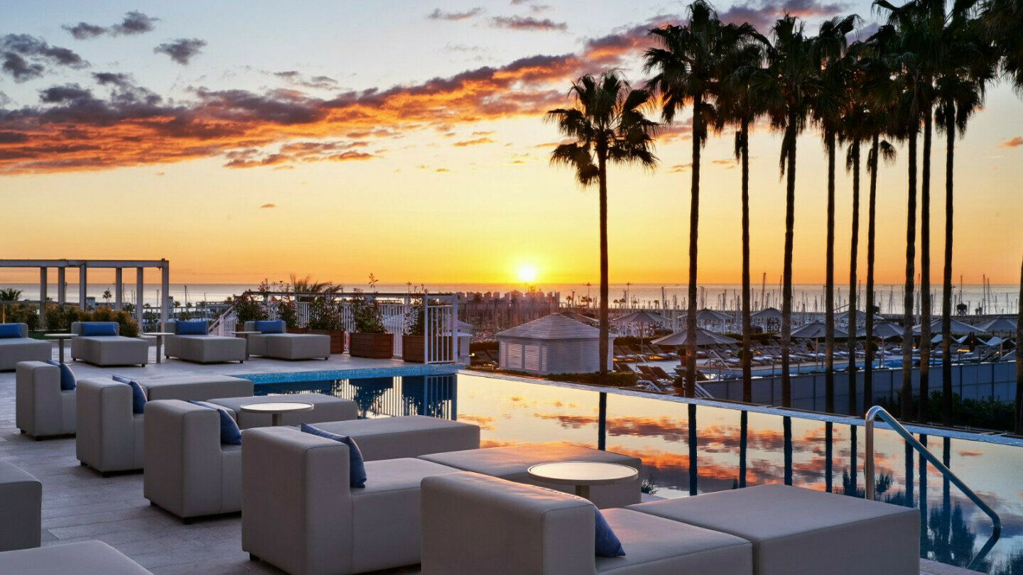 Infinity pool area sunrise hotel arts barcelona 1600x900