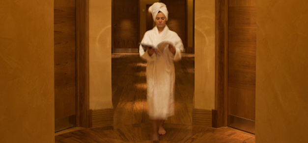 Lucknam lady in hall
