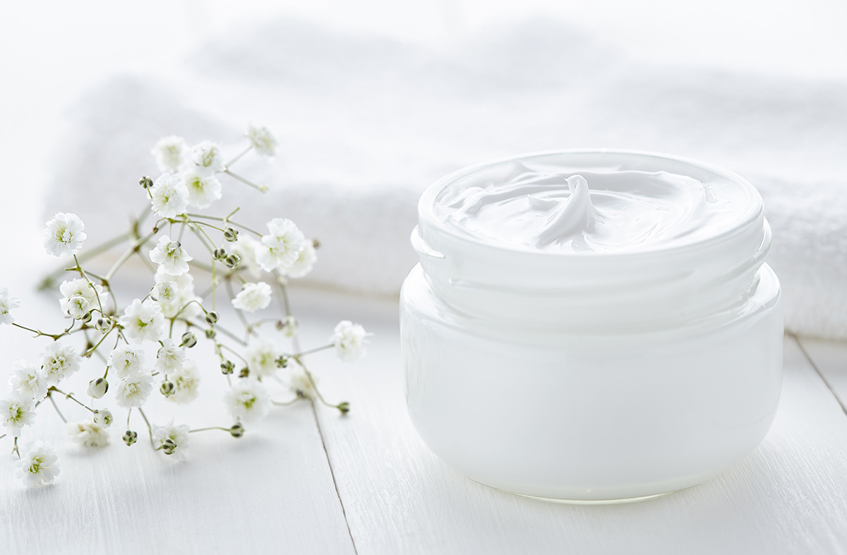Moisturiser white