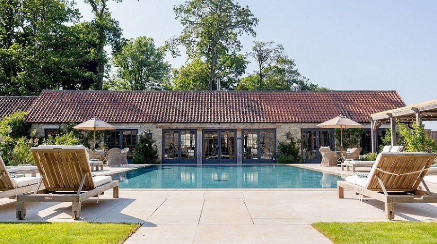 The outdoor pool2 2023 12 08 110253 lpia