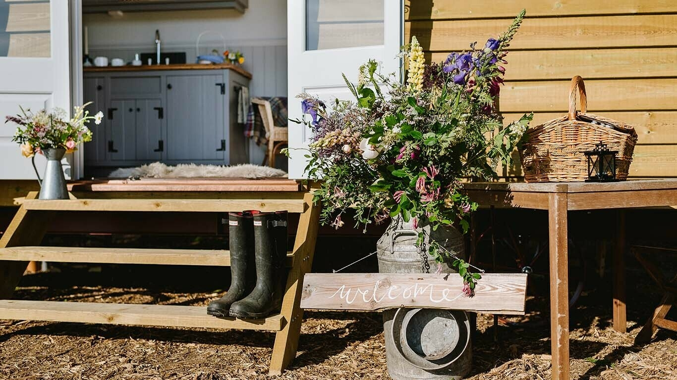 Shepherds hut steps 1
