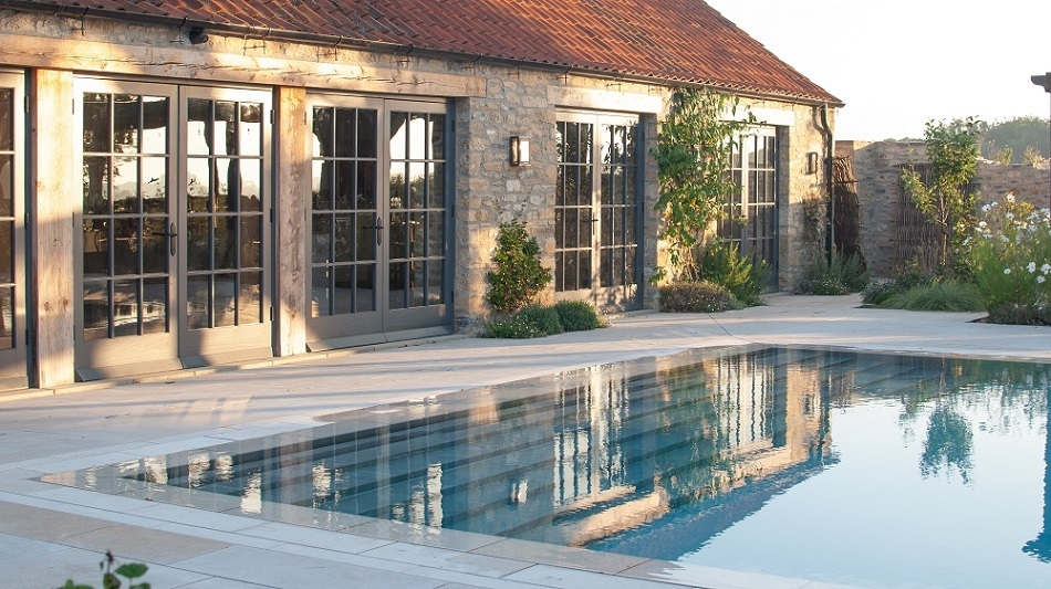 OUTSIDE SWIMMING POOL forest spa