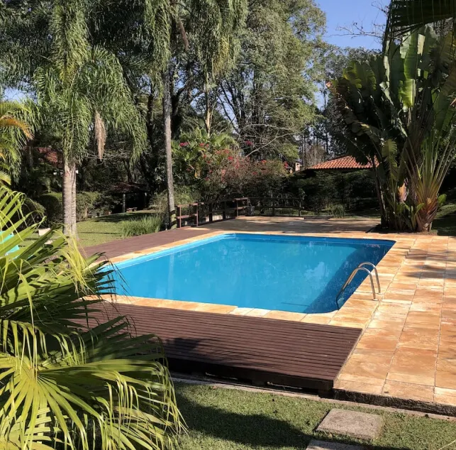 Holiday pool 1
