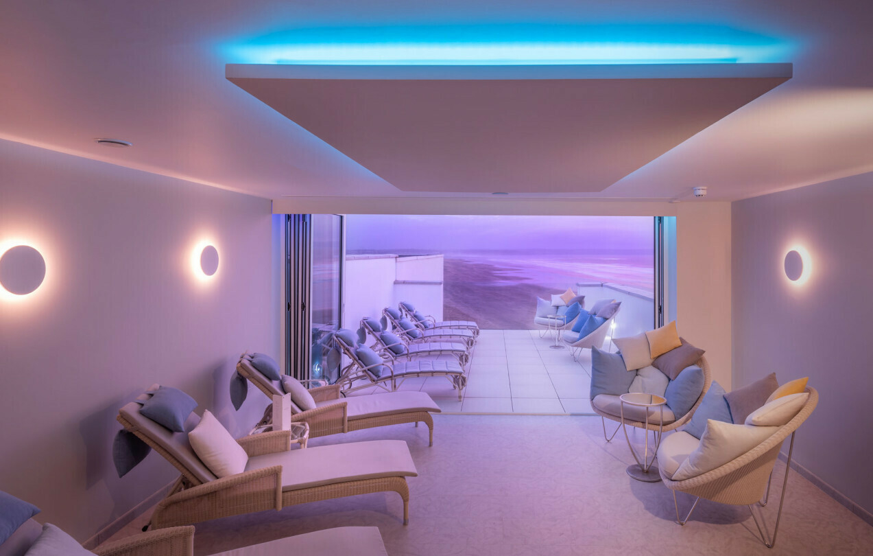Source Spa and Wellness sun deck and relaxation room twilight