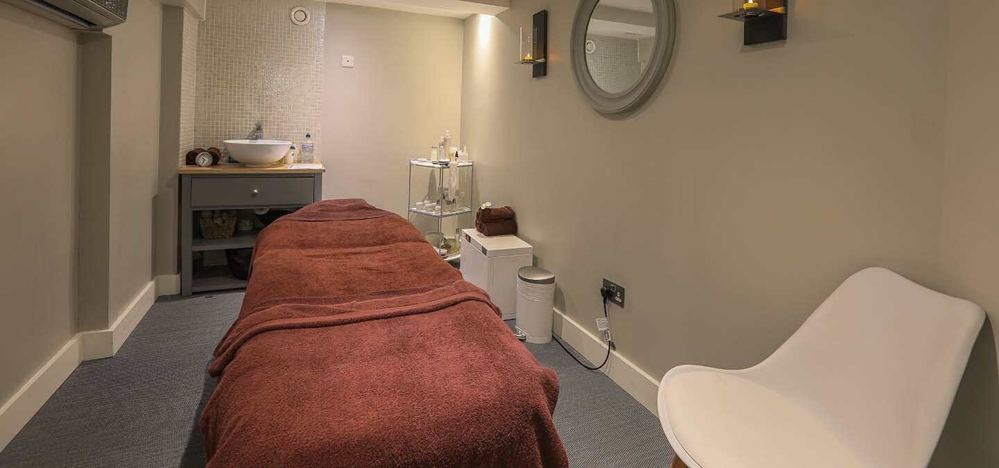 Christchurch harbour hotel spa treatment room2 lo res