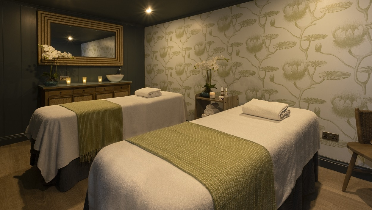 Loch Fyne Shore Spa Double treatment room1