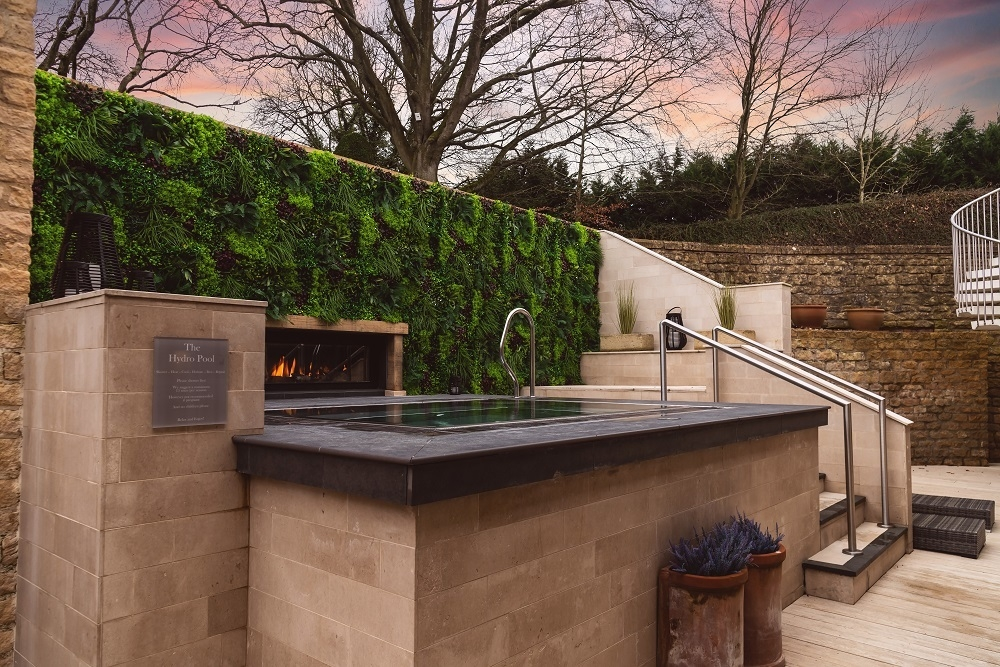 Dormy House SPA outdoor hot tub
