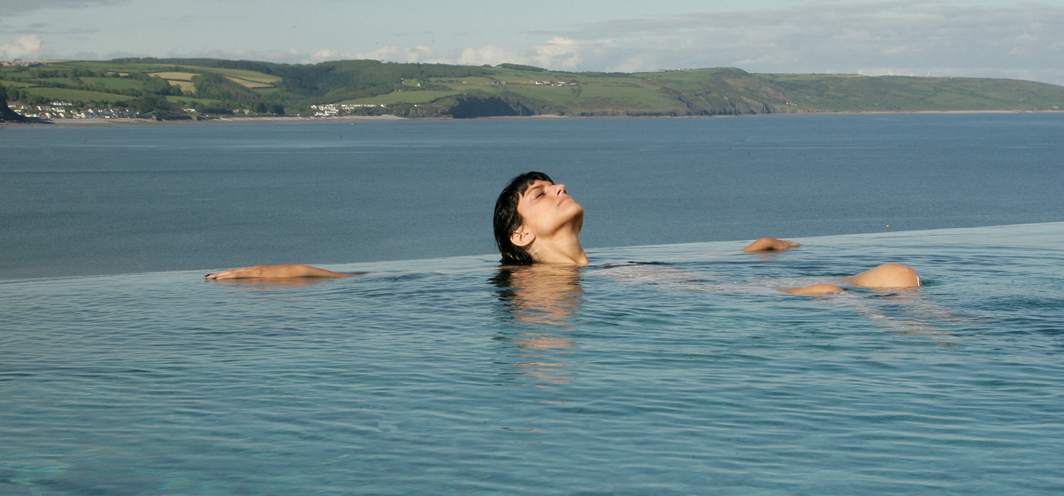 Infinity edge vitality pool long