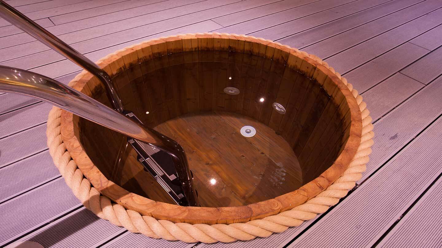 Plunge pool